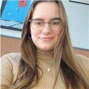 Profesora de clases particulares para niños, con un nivel de Cambridge de C2 y con experiencia en ofrecer clases personalizadas